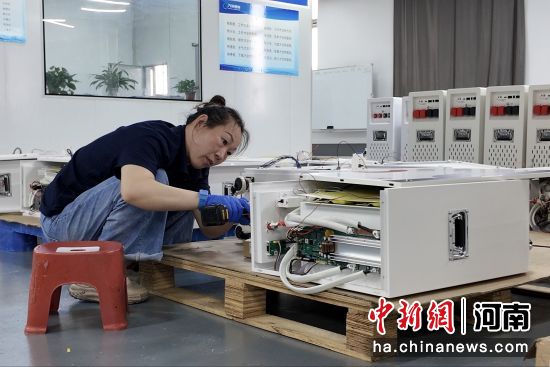 �D�鹤�����ڽM�b늳�ǰ����㲿������ʿ�� �z