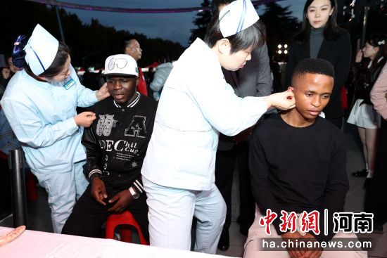 ���(gu��)���˸����N��Ѩ�������e�z