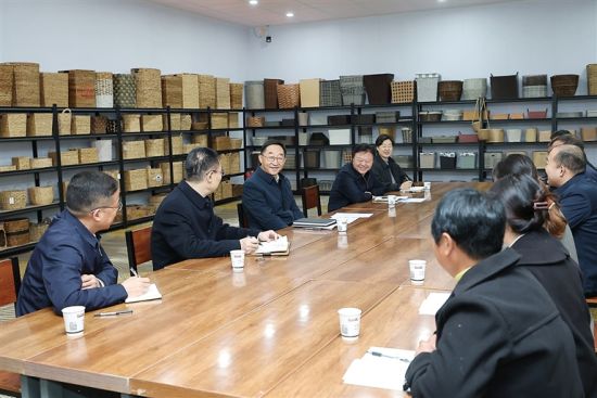 11��9�գ�ʡί��ӛ�������_�����m���h�|���^�(zh��n)���f�������v�h�Ķ�ʮ������ȫ��(hu��)�����c�����h�T�ɲ�Ⱥ����Մ������ӛ�� ���� ��Ѹ�� �z