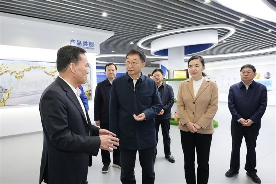 11��22����23����ʡί��ӛ����������й�ʼ�h�A��L��Ͷ�Y���޹�˾���{(di��o)�оGɫ��̼ѭ�h(hu��n)��(j��ng)��(j��)�l(f��)չ��r��ӛ�� ���� ��Ѹ�� �z