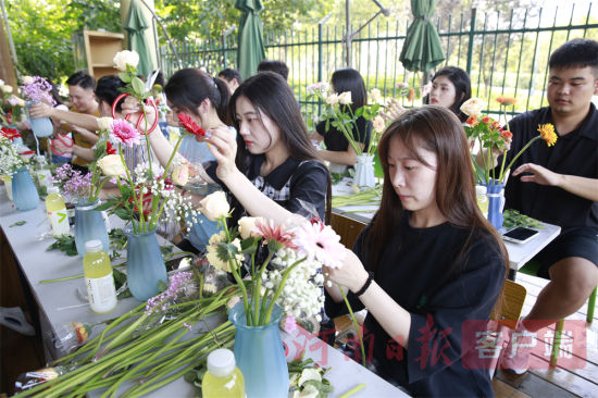 ���Мض���^(q��)�����׌�T������æµ֮��������ĸ��ܐۺ͜ض�