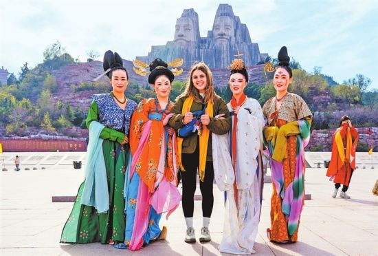 ����ο��������S���Ļ����@�c�����h�����Ї��οͺ�Ӱ�����������S���Ļ����@���D