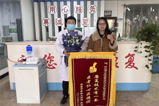 �D����Ůʿ�����t(y��)����(f��)���́��c(di��n)ٝ�\�����廯�(zh��n)�l(w��i)��Ժ���D